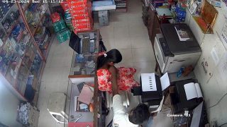 Tamil Shop Manager Rubbing Girl Videos – Hindi Audio